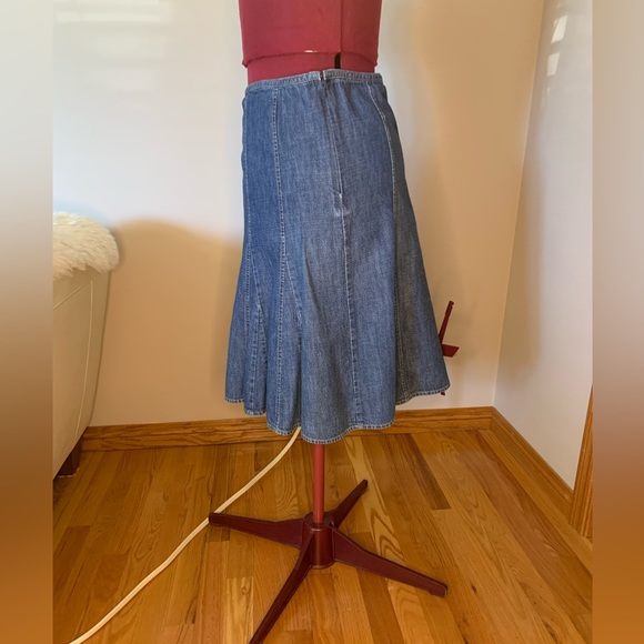 Denim hi waisted flare skirt, 100 cotton denim, size 8 Liz Claiborne - Picture 3 of 5